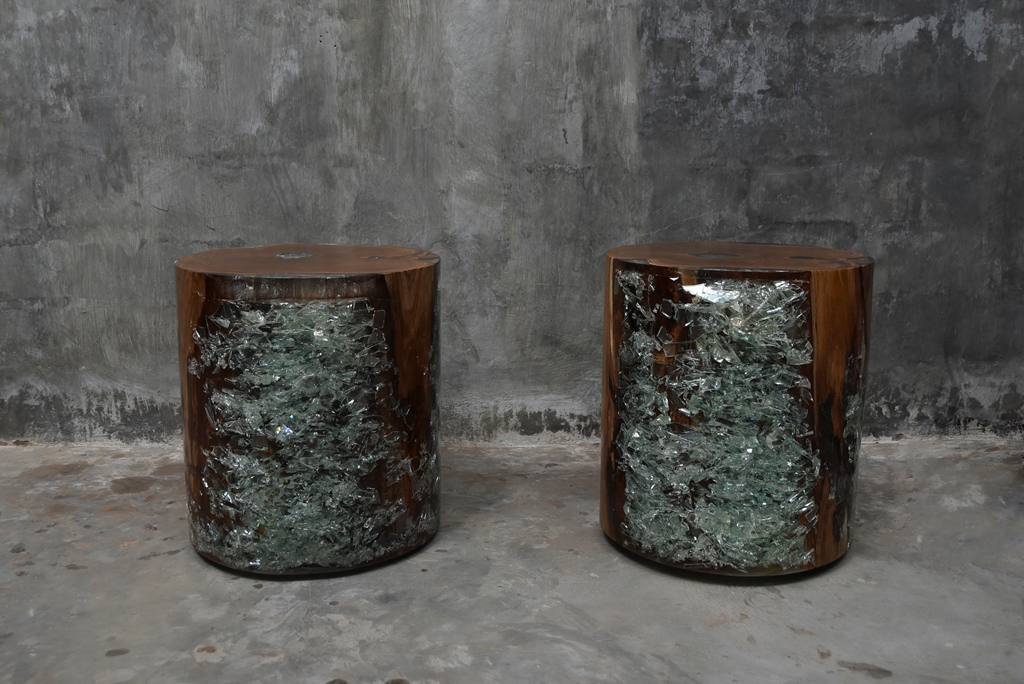 Stool with cracked resin